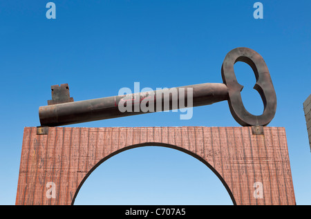 A key, symbol of the palestinian right of return, at the entrance of the Aida refugee camp in Bethlehem, Palestine Stock Photo