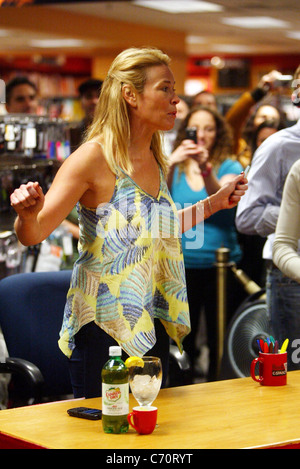 Chelsea Handler arrived late at Borders Books to sign her book Chelsea, Chelsea, Bang, Bang hours before her show in Washinton Stock Photo