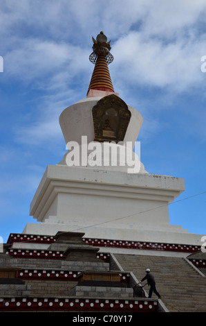 A man working at a construction site of a giant stupa in Daocheng. Sichuan, China Stock Photo