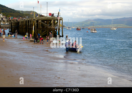 The sea-front t Aberdyfi at the mouth of the estuary of River Dyfi in Gwynedd, Wales. Areas is popular with holiday makers. Stock Photo