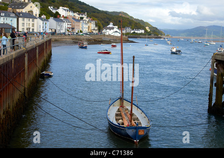 The sea-front t Aberdyfi at the mouth of the estuary of River Dyfi in Gwynedd, Wales. Areas is popular with holiday makers. Stock Photo