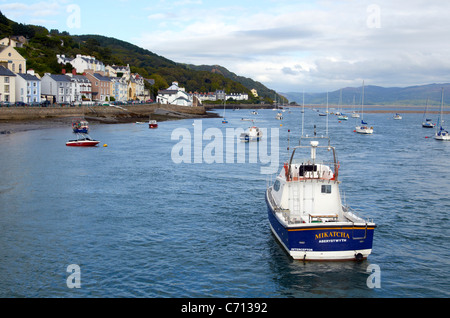 The sea-front t Aberdyfi at the mouth of the estuary of River Dyfi in Gwynedd, Wales. Areas is popular with holiday makers. Stock Photo