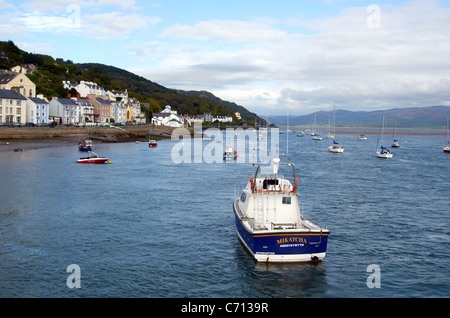 The sea-front t Aberdyfi at the mouth of the estuary of River Dyfi in Gwynedd, Wales. Areas is popular with holiday makers. Stock Photo