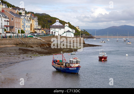 The sea-front t Aberdyfi at the mouth of the estuary of River Dyfi in Gwynedd, Wales. Areas is popular with holiday makers. Stock Photo