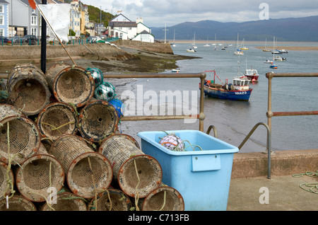 The sea-front t Aberdyfi at the mouth of the estuary of River Dyfi in Gwynedd, Wales. Areas is popular with holiday makers. Stock Photo