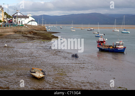 The sea-front t Aberdyfi at the mouth of the estuary of River Dyfi in Gwynedd, Wales. Areas is popular with holiday makers. Stock Photo