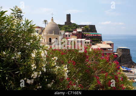 Church Santa Margherita di Antiochia at Vernazza, National park Cinque Terre, Unesco World Heritage site, Liguria di Levante, Italy, Mediterranean sea Stock Photo