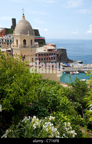 Church Santa Margherita di Antiochia at Vernazza, National park Cinque Terre, Unesco World Heritage site, Liguria di Levante, Italy, Mediterranean sea Stock Photo