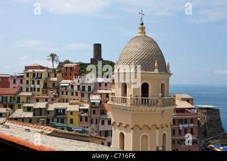 Church Santa Margherita di Antiochia at Vernazza, National park Cinque Terre, Unesco World Heritage site, Liguria di Levante, Italy, Mediterranean sea Stock Photo