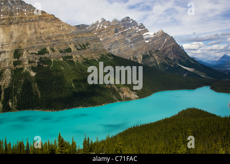Peyto Lake is a spectacularly colored glacier-fed lake located in Banff National Park in the Canadian Rockies. Stock Photo