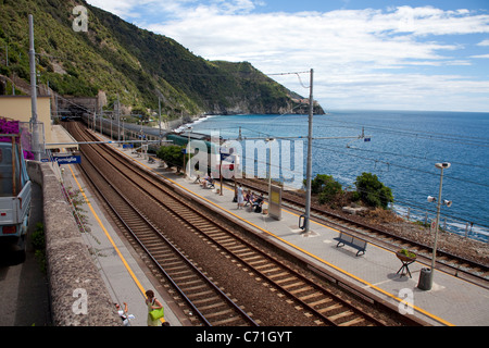 The platform at Corniglia train station, Corniglia, Cinque Terra ...