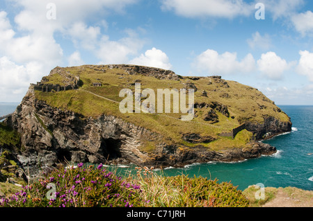 The remains of Tintagel Castle, legendary birthplace of King Arthur in Tintagel, Cornwall, England. Stock Photo