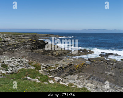 dh Mull Head PAPA WESTRAY ORKNEY Stoney rocky seashore seacliffs bay seacoast north sea Stock Photo