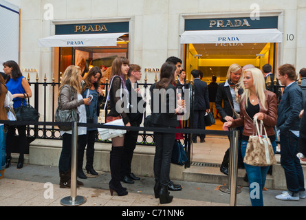 Paris, France, Large Crowd of People, French Teenagers Shopping, Girls Queuing, outside in Front of Luxury CLothes Store, Prada, 'Fashion Night', Avenue Montaigne, Sales, street scene Stock Photo