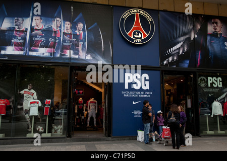 Parelachtig Perforatie Richtlijnen Paris Saint-Germain football club new store opening soon on Fifth Avenue in  New York City, NY, USA on March 1, 2022. Photo by Charles  Guerin/ABACAPRESS.COM Stock Photo - Alamy