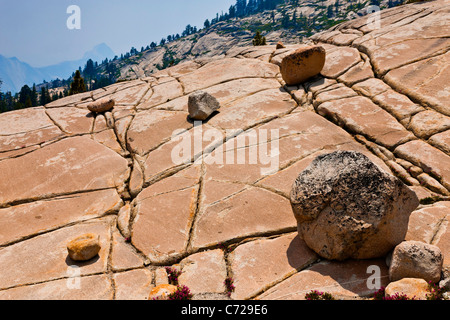 Glaciated mountainside with boulders and grykes, with Half Dome in the distance. Tioga Road, Yosemite National Park. JMH5286 Stock Photo