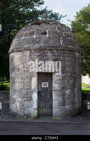 The Old Village Lock Up or Gaol Shrewton Stock Photo