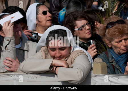 South American nuns waiting in the crowd for the Pope's procession, Saint Peter's Square, Palm Sunday 2011 Vatican City Stock Photo