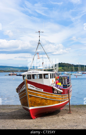 Fishing boat at low tide in the  fishing port of Tobermory on the Isle of Mull, Inner Hebrides, Argyll and Bute, Scotland, UK Stock Photo