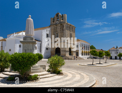 Portugal, Faro cathedral in the largo da Sé square Stock Photo