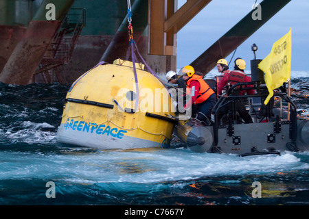 direct action against the exploratory drill rig LEIV EIRIKSSON  by Greenpeace off the coast of Greenland - occupation of Drill P Stock Photo
