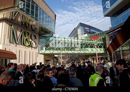 Westfield Stratford City shopping centre, London - crowd awaiting opening on first day Stock Photo
