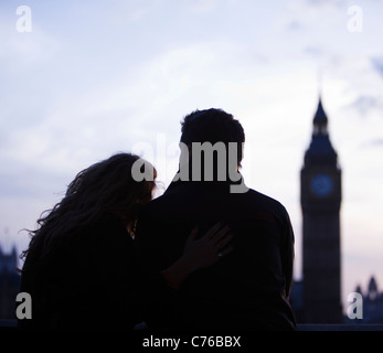 UK, London, Silhouette of young couple, Big Ben in background Stock Photo