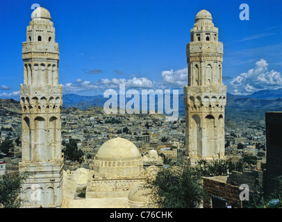 13th century mosque and madrasa of al-Ashrafiyy in Ta'izz, Yemen Stock Photo