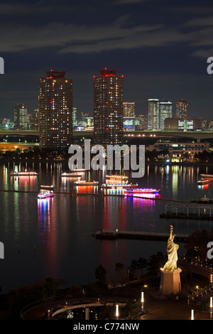 Asia, Japan, Honshu, Tokyo, Tokyo Bay, Odaiba, City skyline including the Rainbow Bridge and Tokyo Tower Stock Photo