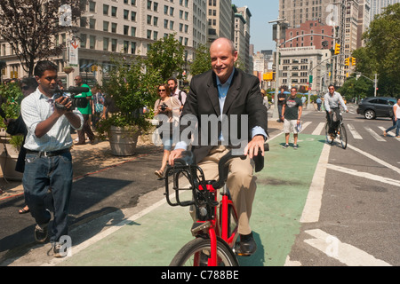 NYC Deputy Mayor Howard Wolfson riding a bike during a news conference on the City's new Bike Share program. Stock Photo