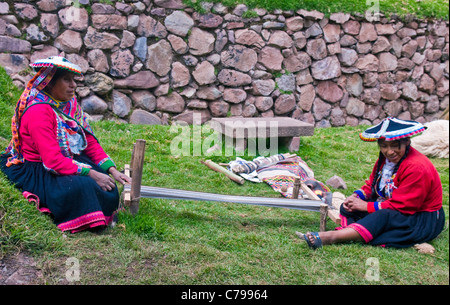 Quechua Indian women weaving with strap loom Stock Photo