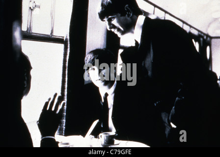 A HARD DAY'S NIGHT (1964) RINGO STARR, JOHN LENNON RICHARD LESTER (DIR) 003 MOVIESTORE COLLECTION LTD Stock Photo