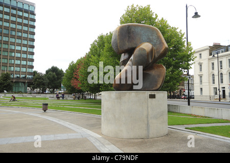 Henry Moore's Locking Piece sculpture, Riverside Walk Gardens, Millbank, London, UK Stock Photo