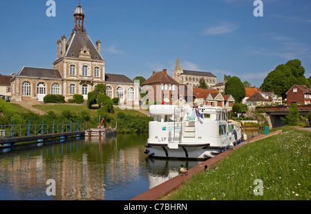 The village Long on the river Somme with townhall, church and houseboat, Dept. Somme, Picardie, France, Europe Stock Photo