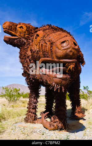 Sloth sculpture by Ricardo Breceda, Anza-Borrego Desert, Borrego ...