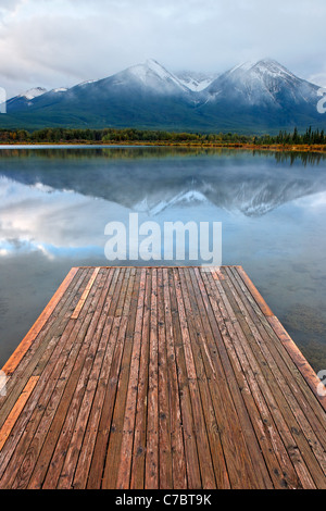 Banff Dock Wood dock floating on Vermillion Lakes on a still morning, Banff ...