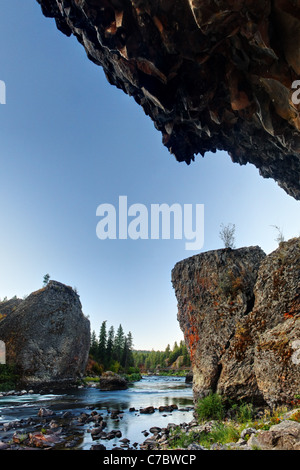 The Spokane River flows between basalt towers in an area known as Bowl and Pitcher, Riverside State Park , Spokane, Washington Stock Photo