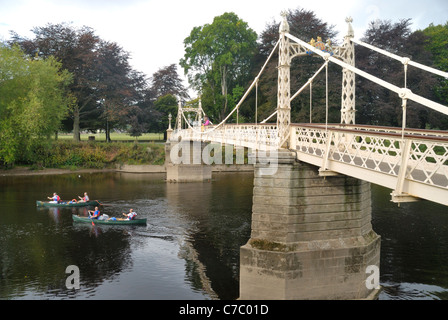 Canoeists on the River Wye at the Victoria Bridge, Hereford, England Stock Photo