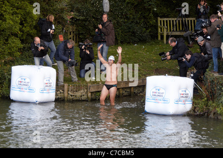 David Walliams enters the water at the start of his 140 mile swim of the river Thames in aid of Sport Relief. Stock Photo