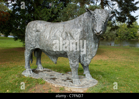 Welsh Black bull statue, Builth Wells Powys Wales UK. Stock Photo