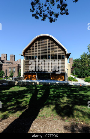 Kroon Hall, home of Yale University School of Forestry and Environmental Studies.  LEEDS platinum building. Stock Photo