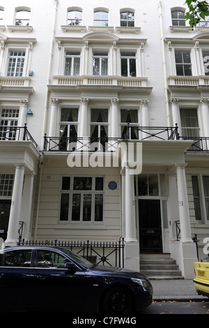 LONDON BLUE PLAQUE, situated in Rutland Gate,Knightsbridge is the former home of Lord Lugard, colonial administrator. Stock Photo