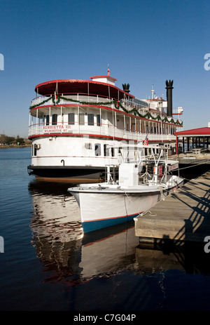 riverboat landing wilmington nc