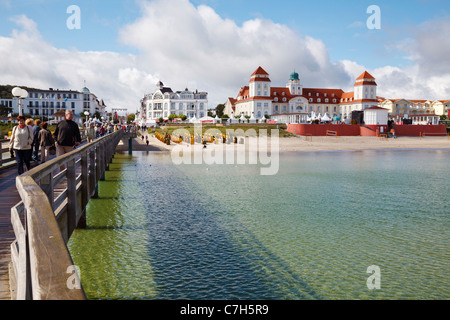 Binz pier and seafront, Ruegen, Mecklenburg Vorpommern, Germany Stock Photo