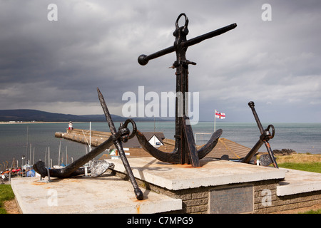 Ireland, Co Wicklow, Wicklow, historic anchors from wreck of Greek Coaster Tryfilia overlooking harbour entrance Stock Photo