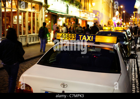 Taxis in line at night at Temple Bar, Dublin, Ireland Stock Photo