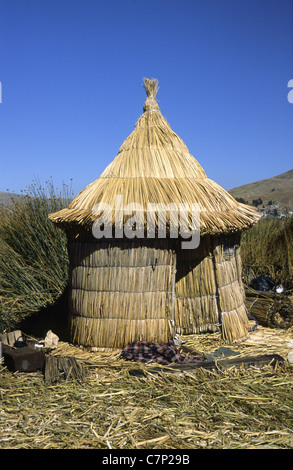 Traditional Hut, Uros Islands, Lake Titicaca, Peru. Stock Photo