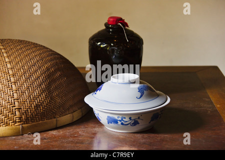 Dining table in traditional residence, Geyuan Garden, Yangzhou, Jiangsu Province, China Stock Photo