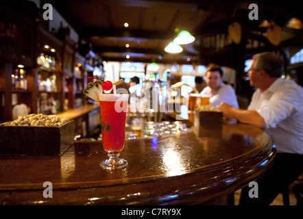 A Singapore Sling cocktail on the Long bar, Raffles Hotel, Singapore Stock Photo
