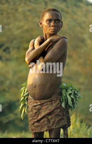 Africa, Zaire. Pygmy woman Stock Photo